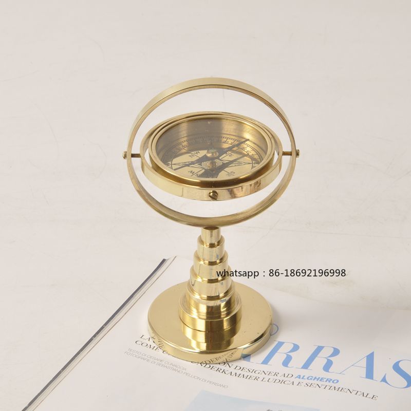 Placcatura da tavolo in oro di - Decor Lighting India recensione e prezzo